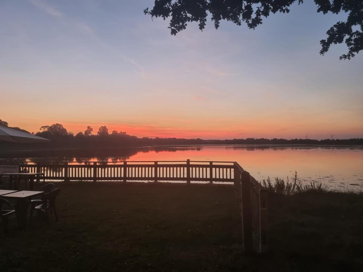 Camping Les Rives Du Lac Bois Morin Екстер'єр фото